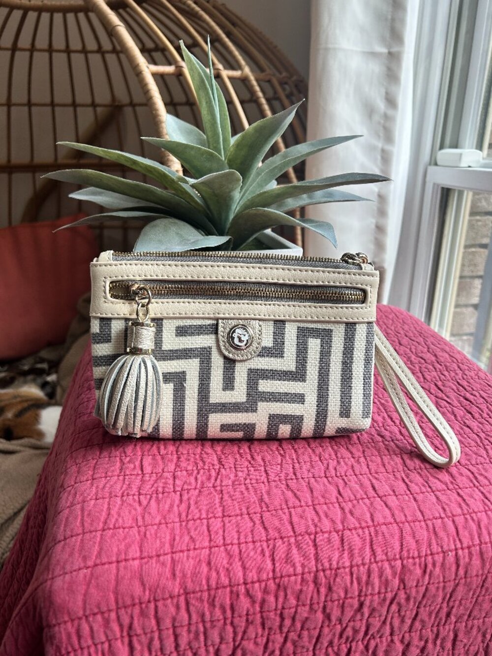 Spartna 449 Grey/Cream wristlet